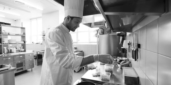 Contratos de Trabajo / Situaciones Irregulares Peramola · Contrato de Prácticas / Estatuto del Becario